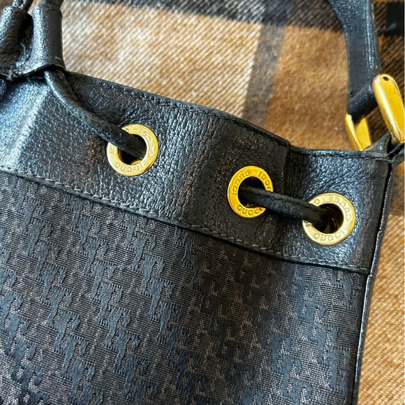 Vintage GUCCI Bucket Bag - Picture 4 of 14